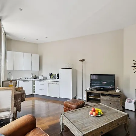 Champs-elysees & Arc De Triomphe - Cityapartmentstay