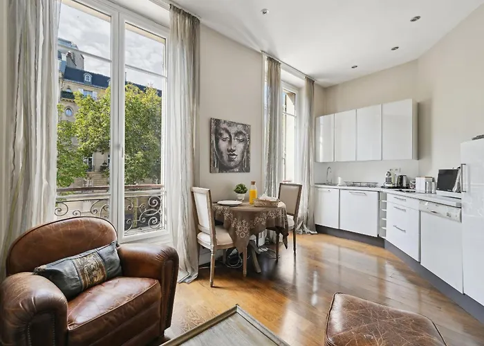 Apartment Champs-elysees & Arc De Triomphe - Cityapartmentstay *