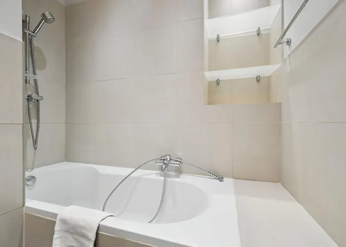 Champs-elysees & Arc De Triomphe - Cityapartmentstay Apartment Paris