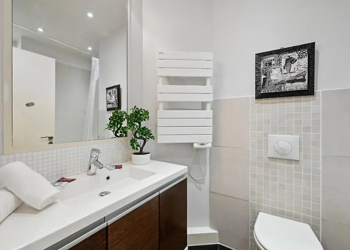 Champs-elysees & Arc De Triomphe - Cityapartmentstay Paris